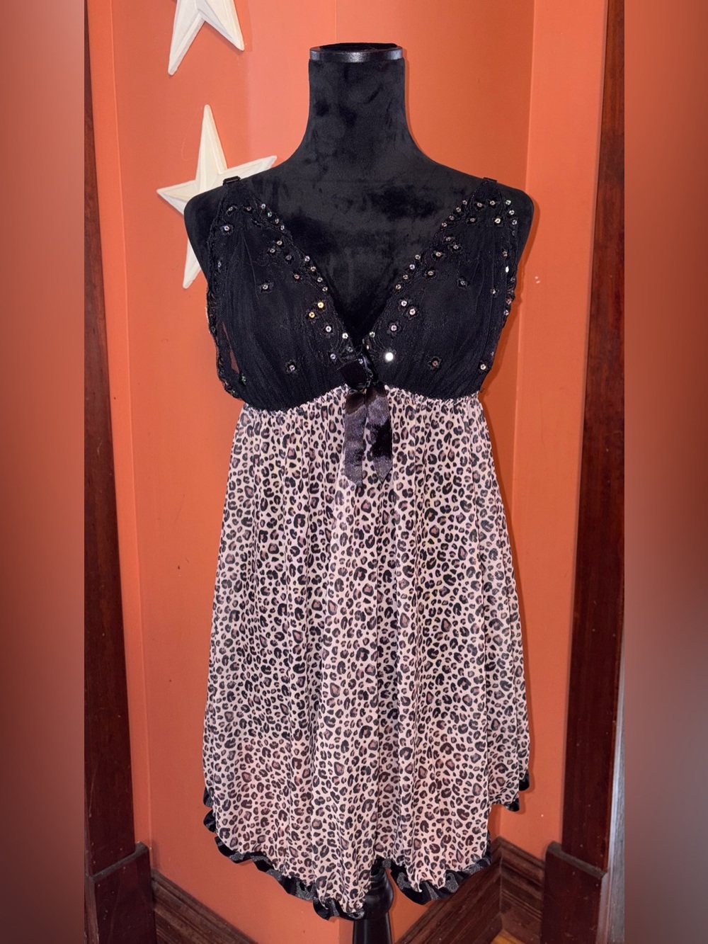 5/$25‼️ Leopard print lingerie chemise with laced sequin chest